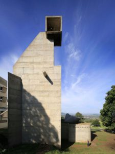 Lyon sehenswürdigkeiten - Kloster La Tourette bei Lyon von außen.