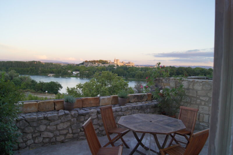 provence frankreich - Panoramablick von der Terrasse auf Avignon