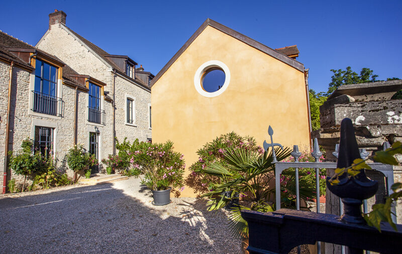 burgund sehenswürdigkeiten - Innenhof der Unterkunft im Burgund.