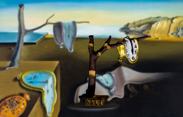 Dali - Kunstwerk mit schmelzende Uhren von Salvador Dali.