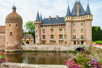 Beaune Château de La Clayette mit Teich