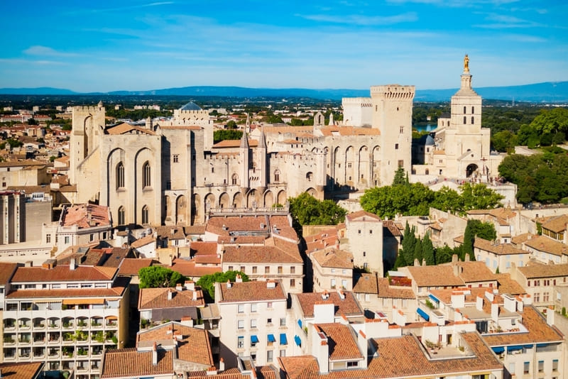 Frankreich Provence Papstpalast von Avignon, historische Gebäude und rote Dächer