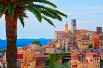 südfrankreich urlaub - Grasse in Südfrankreich mit Palme