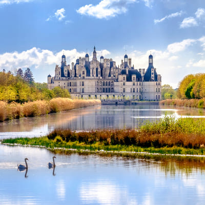 schloesser der loire - See vor dem Château Chambord