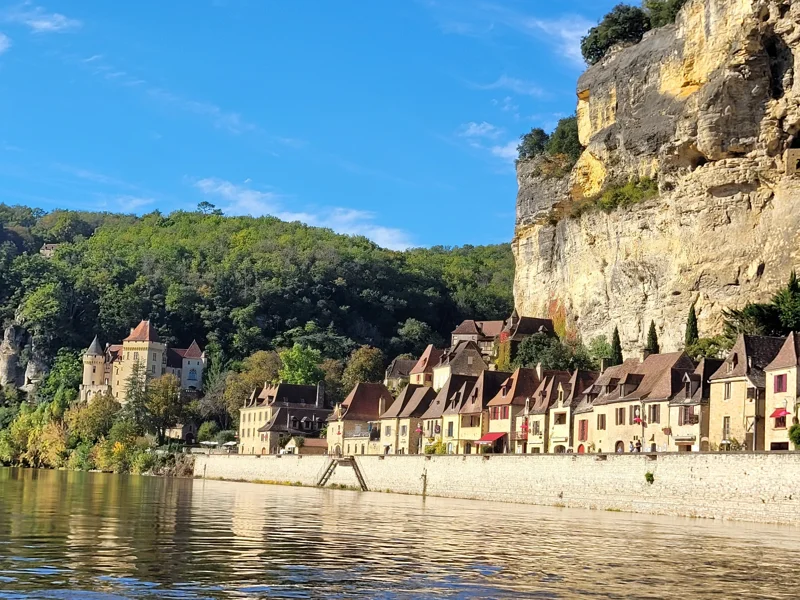 La Roque-Gageac am Ufer der Dordogne im Périgord